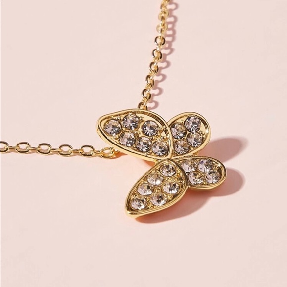 Beautiful 🦋 Necklace with Crystals - Picture 2 of 3